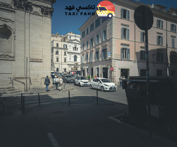 سيارة مع سائق في ايطاليا
